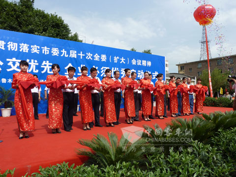 新疆中通客车交车仪式在乌市隆重举行