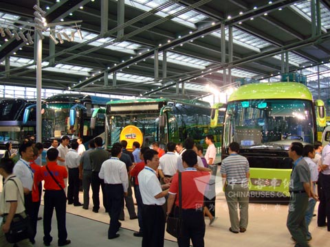 金旅展台前门庭若市