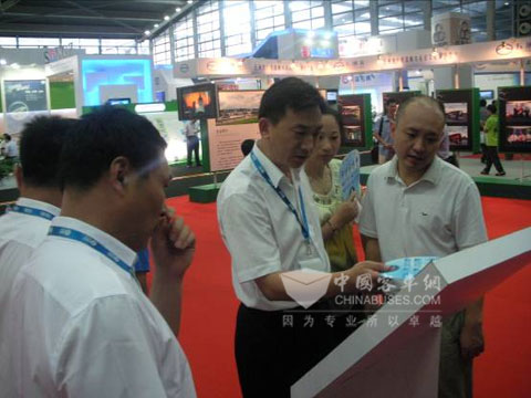 五洲龙客车闪亮2010中国(国际)交博会