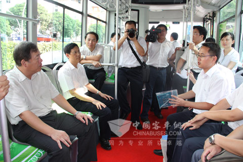 大金龙纯电动客车首次亮相鹭岛