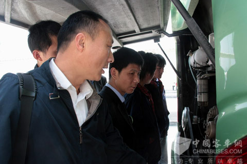 大金龙售后服务工程师全程跟踪车辆运行情况