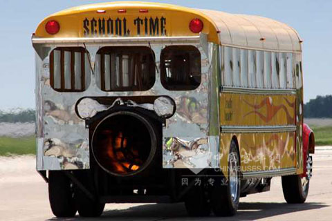 喷气式校车后部