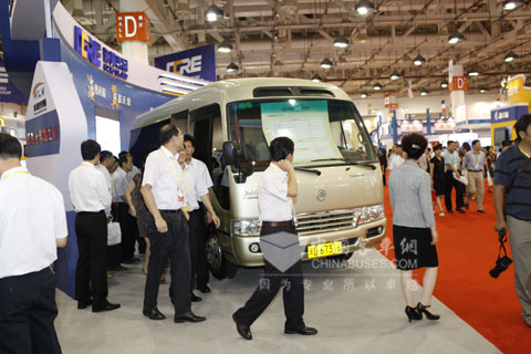 金旅XML6700豪华礼宾车参展