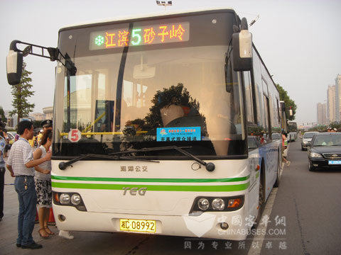 湖南省省运会开幕 南车时代混合动力城市客车助阵