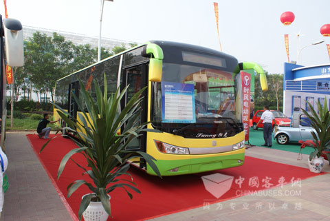 中通新能源精品客车亮相第四届世界太阳城大会