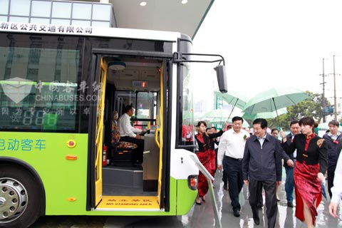 苏州市委常委、常务副市长曹福龙参观海格纯电动客车