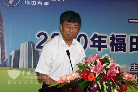 福田欧V客车总经理李洪俊发表讲话
