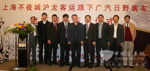 上海不夜城沪龙客运旗下广汽日野客车服务亚运出征仪式隆重举行