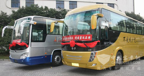 上海不夜城沪龙客运旗下广汽日野客车服务亚运出征仪式隆重举行