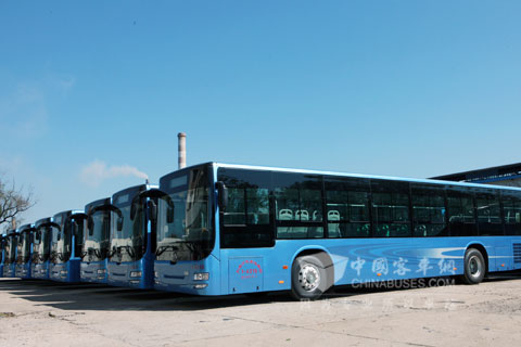 整装待发的黄海客车