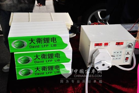 金属燃料新能源客车亮相昆明车展