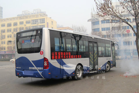 中通公司将泰安订购的40辆10米混合动力客车