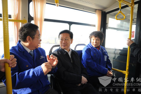 武汉市委书记调研东风扬子江新基地