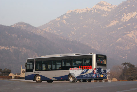 泰山脚下的中通新能源客车