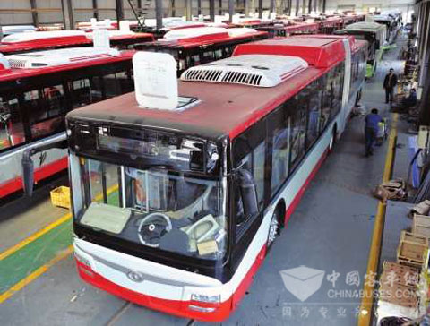 蜀都客车推出首辆“大肚”公交车