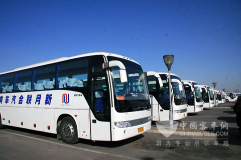 气势恢宏的福田欧V客车车队