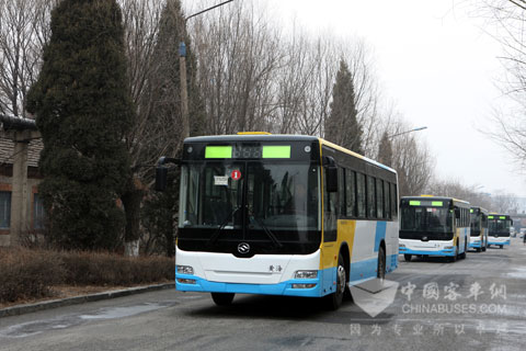 黄海客车列队驶向哈萨克斯坦