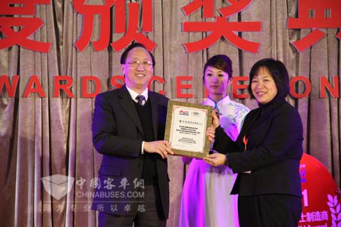 恒通客车喜获2011年度最佳巴士制造商大奖