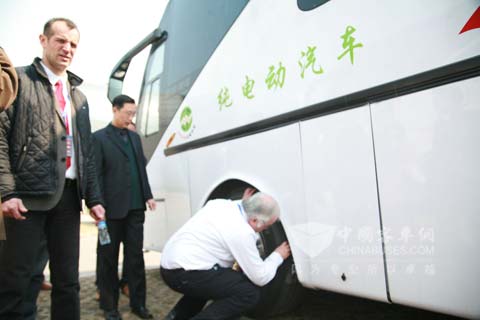 HFF6127K46EV纯电动客车赢得专家好评