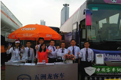 广交会上的五洲龙客车展台