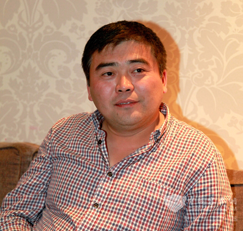 经过几年的打拼,如今的翟国军已经拥有近30辆金旅客车