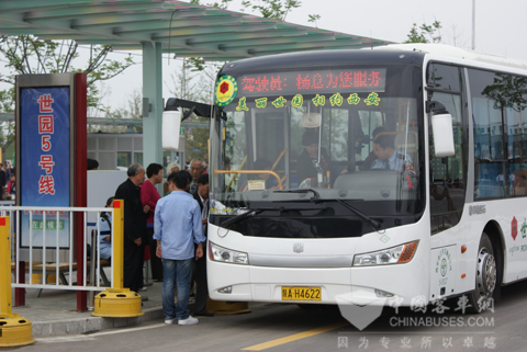 运行在五号线上的中通客车