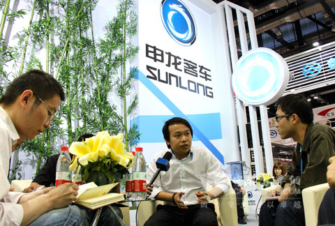 申龙客车董事长陈大城接受媒体采访