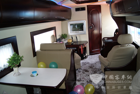 五洲龙房车内饰