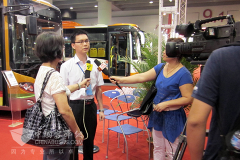 五洲龙相关领导接受记者采访