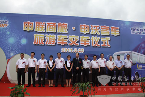 申沃百辆旅游客车交付上海用户交车仪式