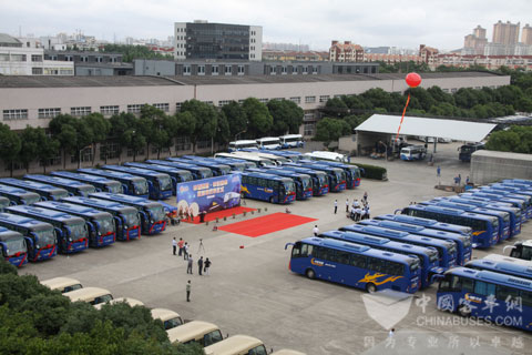 即将亮相上海街头的百辆申沃旅游客车