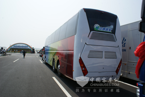 威武的中通领航系列豪华旅游客车