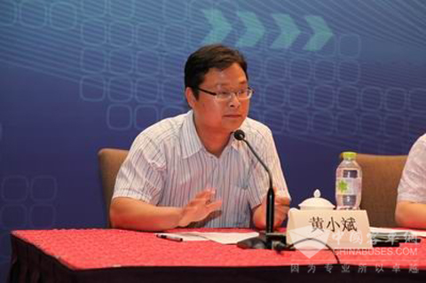 浙江省交通运输厅运输处副处长黄小斌主持大讲堂活动