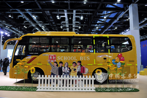 大金龙校车XMQ6802XC倡导“安全第一”