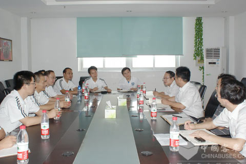 中通与江淮对应部门分组座谈