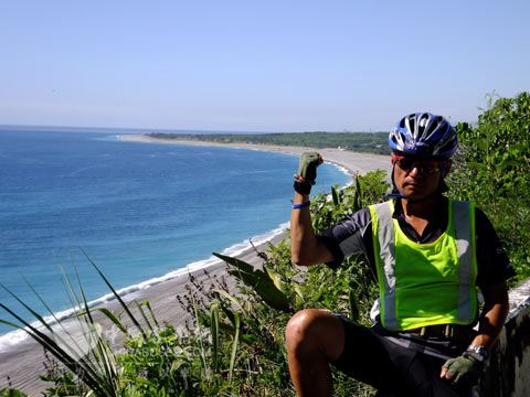 台湾媒体十分关注第一例大陆游客“单车环台之旅”