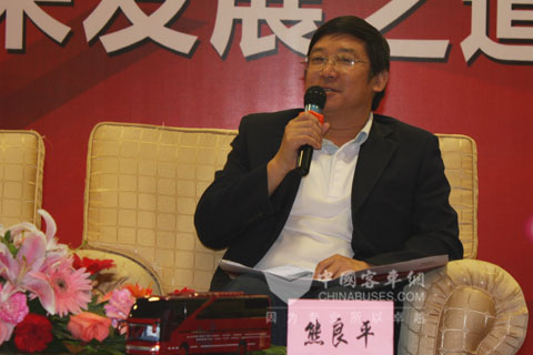 安凯客车副总经理熊良平介绍安凯公交特点