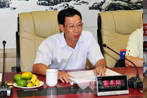 苏州金龙副总经理黄书平在签约仪式上讲话