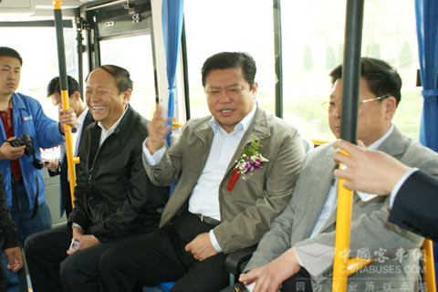 聊城市市长林峰海试乘新车体验其性能