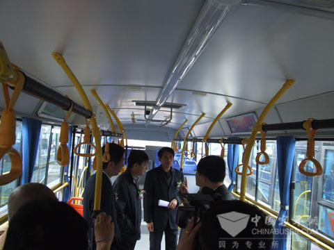 沈阳市领导参观安凯公交车