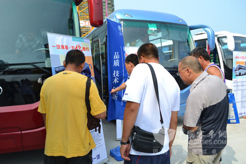 用户实地体验一汽客车