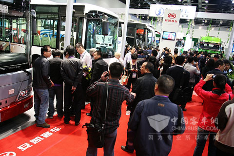受到热烈关注的安凯客车展台