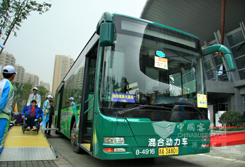 金旅混合客车助力全国第八届残疾人运动会