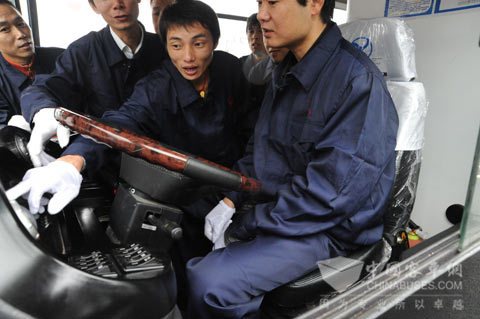 试驾扬子江纯电动公交车