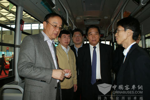 中国汽车工业协会董杨登上中通展车