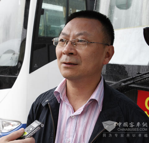 四川省旅游汽车公司何建副总经理接受采访