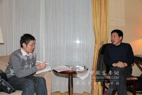 石家庄运输总公司副总经理王西霞接受采访