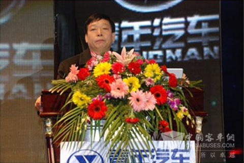 总结近年青年客车的发展成果，庞青年总裁脸上写满自豪