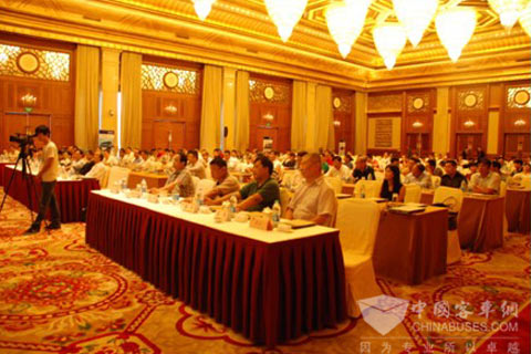 “超越之旅”——青年客车巡展上海站会场