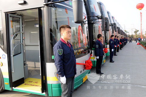 星级驾驶员精神抖擞